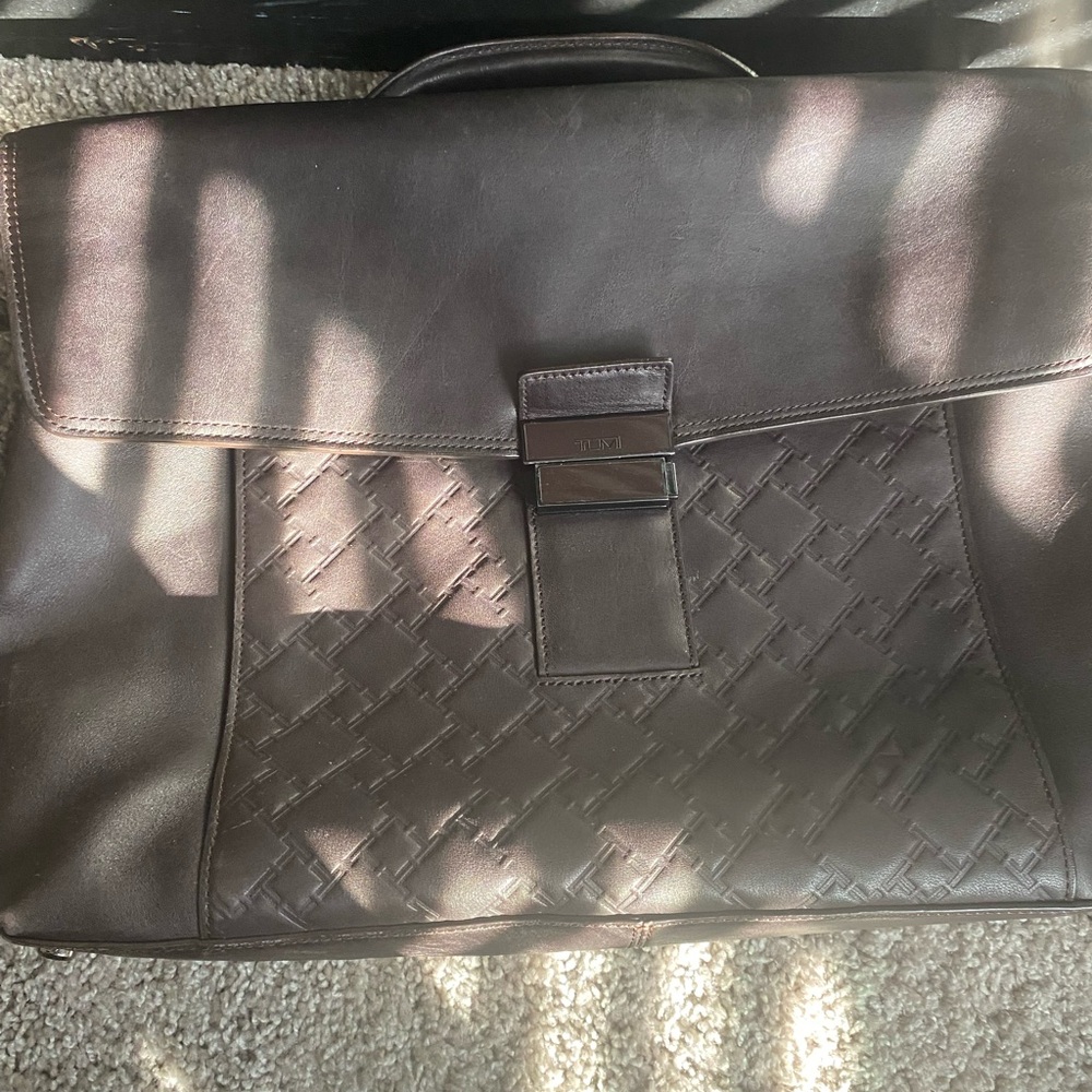 Tumi Messenger only used once!!